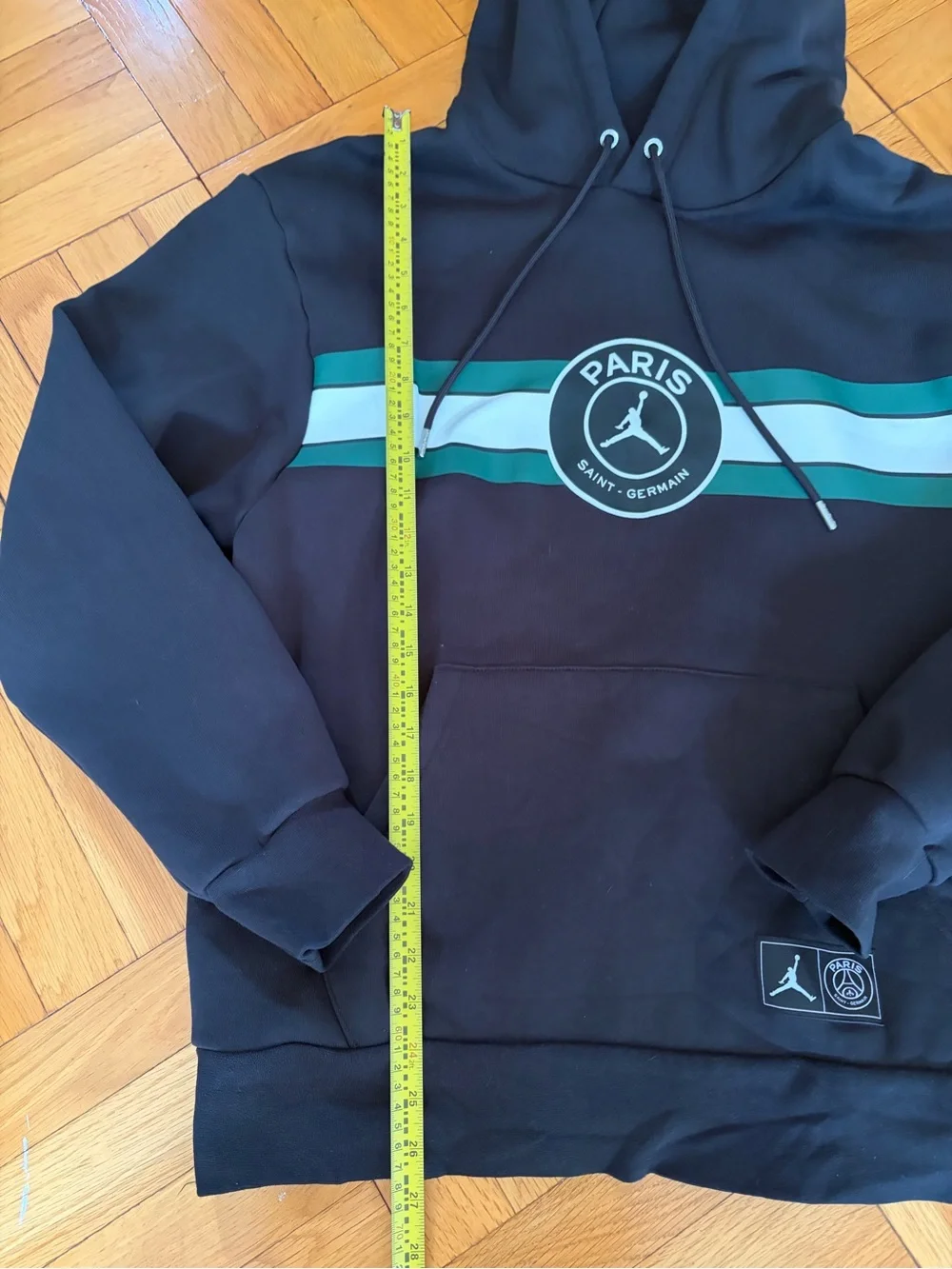Jordan Men’s Large Paris Saint Germain Black Pullover Hoodie. France. Soccer.